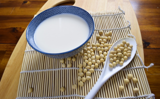 豆粉调配的豆浆与原磨豆浆哪个营养更佳? 豆粉调配的豆浆与原磨豆浆哪个营养更佳?